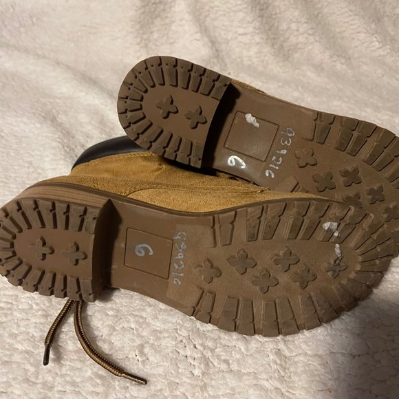 Tan boots Size 8 - Picture 4 of 5